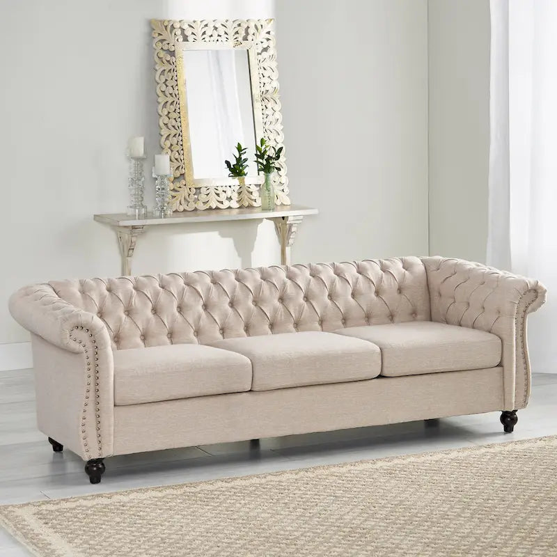 Canapé 3 places Chesterfield, capitonné, accoudoirs arrondis, garniture cloutée, dossier bas, beige, 3 personnes