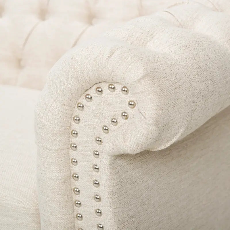 Canapé 3 places Chesterfield, capitonné, accoudoirs arrondis, garniture cloutée, dossier bas, beige, 3 personnes
