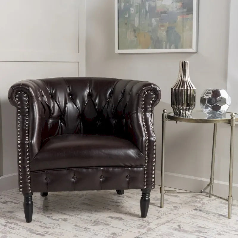 Fauteuil Club, Dossier Haut, Dossier Capitonnée, Accoudoirs Cloutés, Cuir Collé, Structure en Bois de Bouleau, Marron, Utilisation par 1 Personne