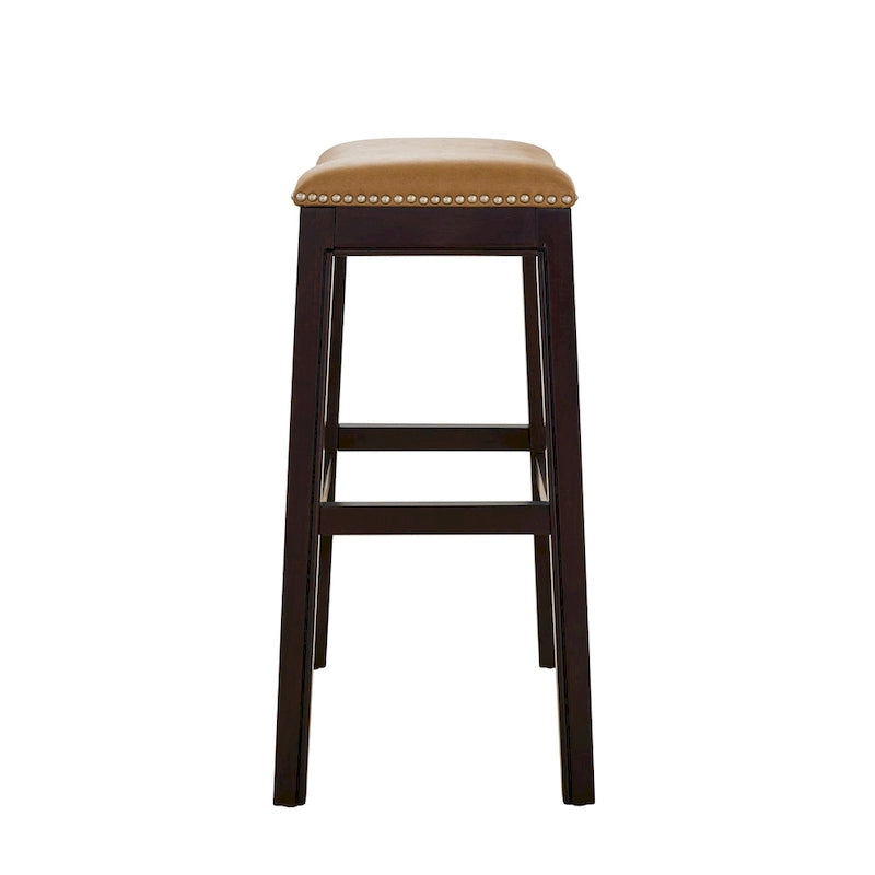 Tabouret de bar de 66 cm de haut, assise en forme de selle, similicuir, détails cloutés, bois massif, repose-pieds en métal, expresso et tan, usage individuel