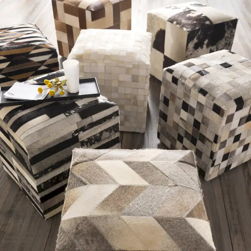 Pouf cube ottoman de 45 cm, revêtement cuir et peau de vache, dessus rembourré, côtés rigides, marron / chevrons / vache / pixels / blocs / damiers / losanges / rayures, usage 1 personne
