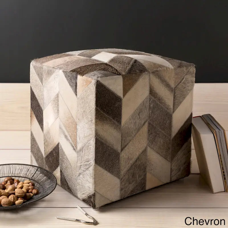 Pouf cube ottoman de 45 cm, revêtement cuir et peau de vache, dessus rembourré, côtés rigides, marron / chevrons / vache / pixels / blocs / damiers / losanges / rayures, usage 1 personne