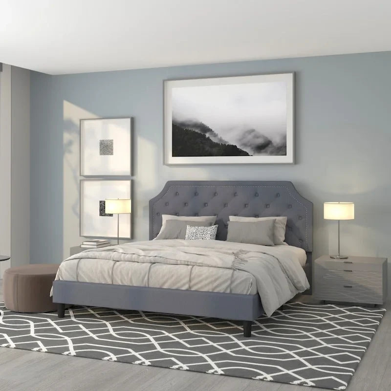 Lit plateforme Queen, tête de lit à panneau arqué, capitonnée, garniture cloutée, 15 lattes en bois, profil bas, gris clair / beige / gris foncé / noir, 2 personnes