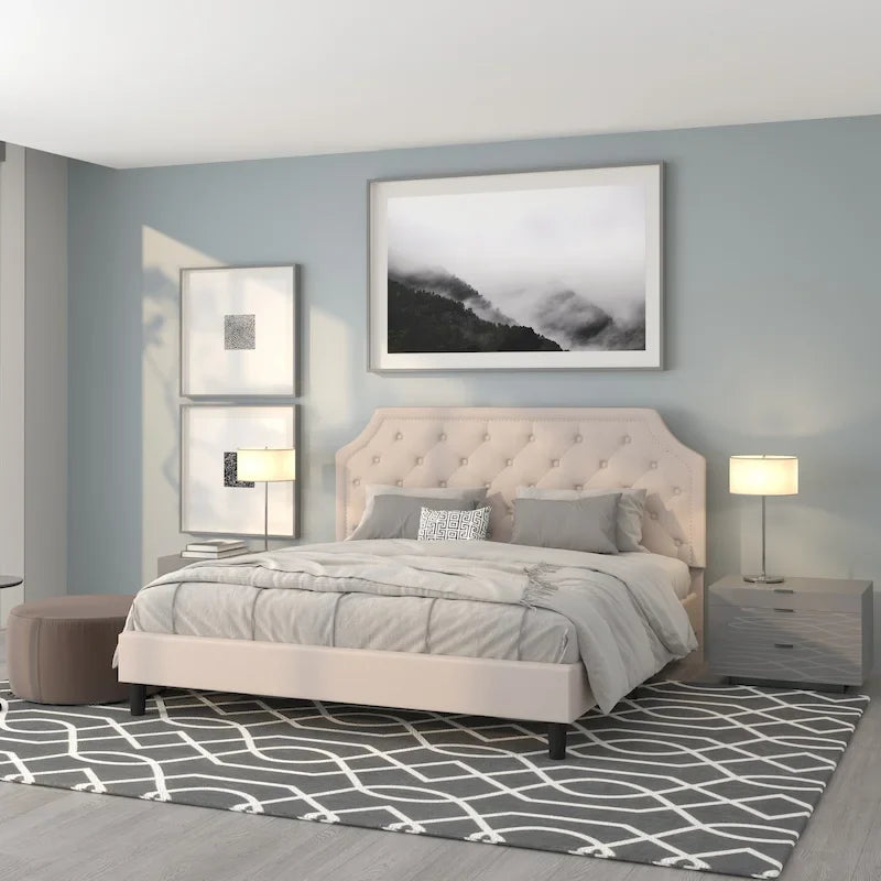 Lit plateforme Queen, tête de lit à panneau arqué, capitonnée, garniture cloutée, 15 lattes en bois, profil bas, gris clair / beige / gris foncé / noir, 2 personnes