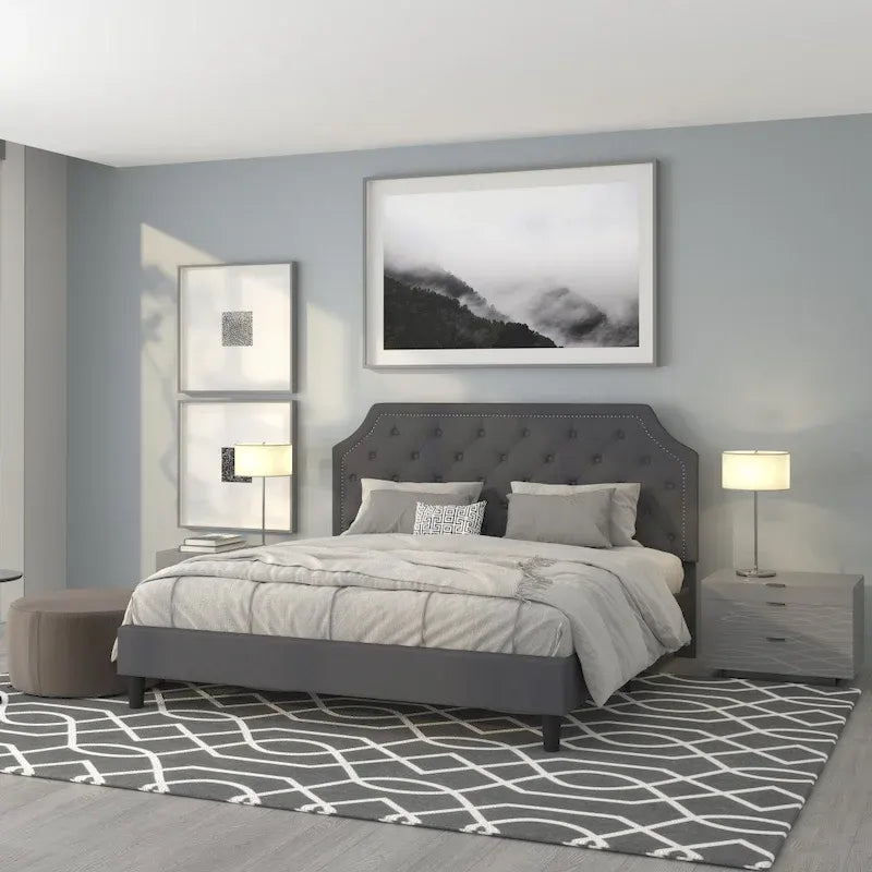 Lit plateforme Queen, tête de lit à panneau arqué, capitonnée, garniture cloutée, 15 lattes en bois, profil bas, gris clair / beige / gris foncé / noir, 2 personnes
