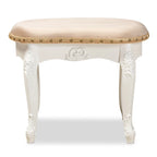 Ottoman de coiffeuse, style provençal, revêtement en velours polyester, rembourrage en mousse, garniture de clous en laiton, ornements floraux, sans dossier, sable / blanc / or, pour 1 personne