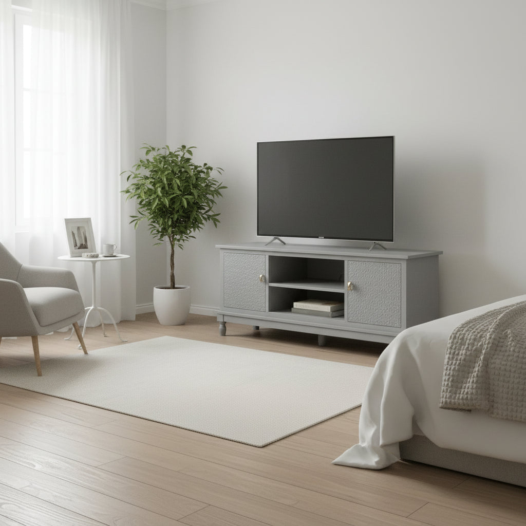 Meuble TV de 120 cm, 2 portes, 1 étagère, détails de porte texturés, finition vieillie, gris blanchi, utilisation par 1 personne