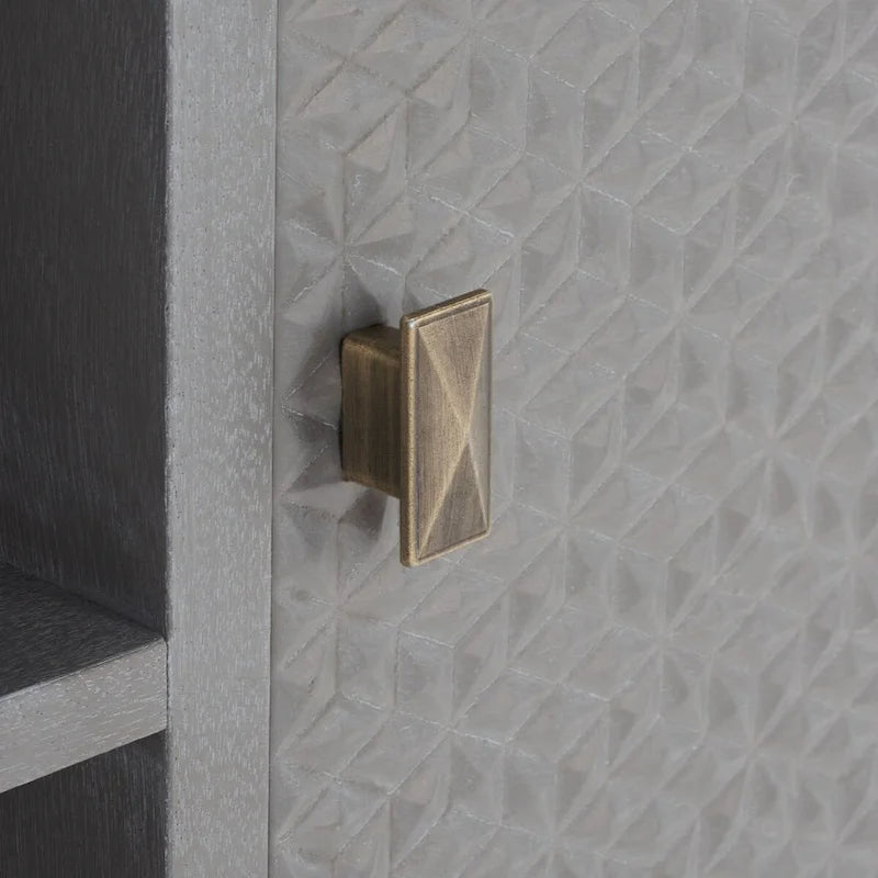 Meuble TV de 120 cm, 2 portes, 1 étagère, détails de porte texturés, finition vieillie, gris blanchi, utilisation par 1 personne
