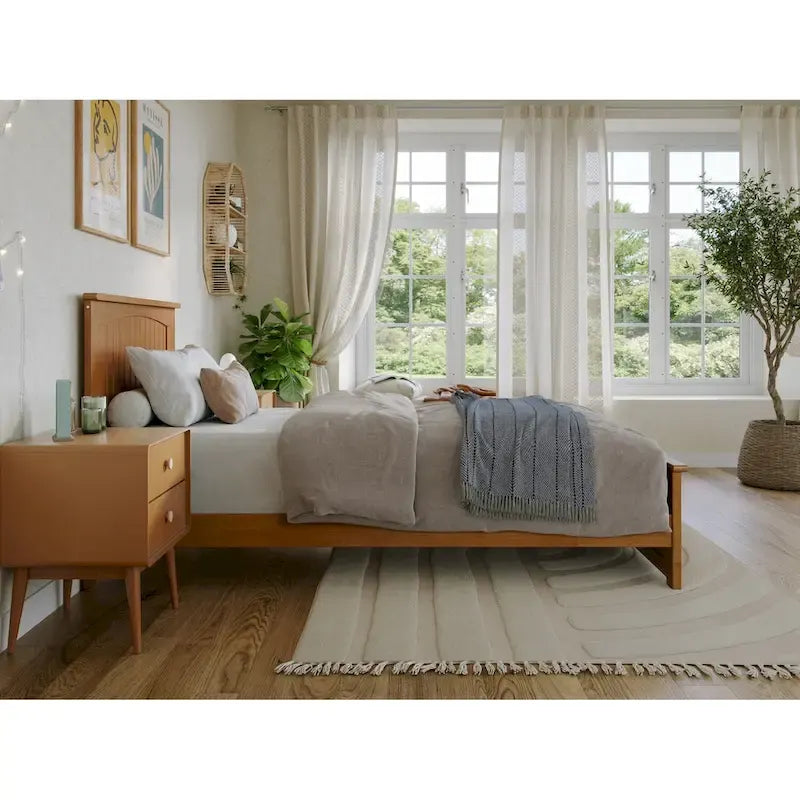 Lit plateforme profil bas, tête de lit à panneaux rainurés, pied de lit assorti, lattes en bois, 2 ports USB, bois massif, couleur Toffee Clair, Twin XL, 1 personne