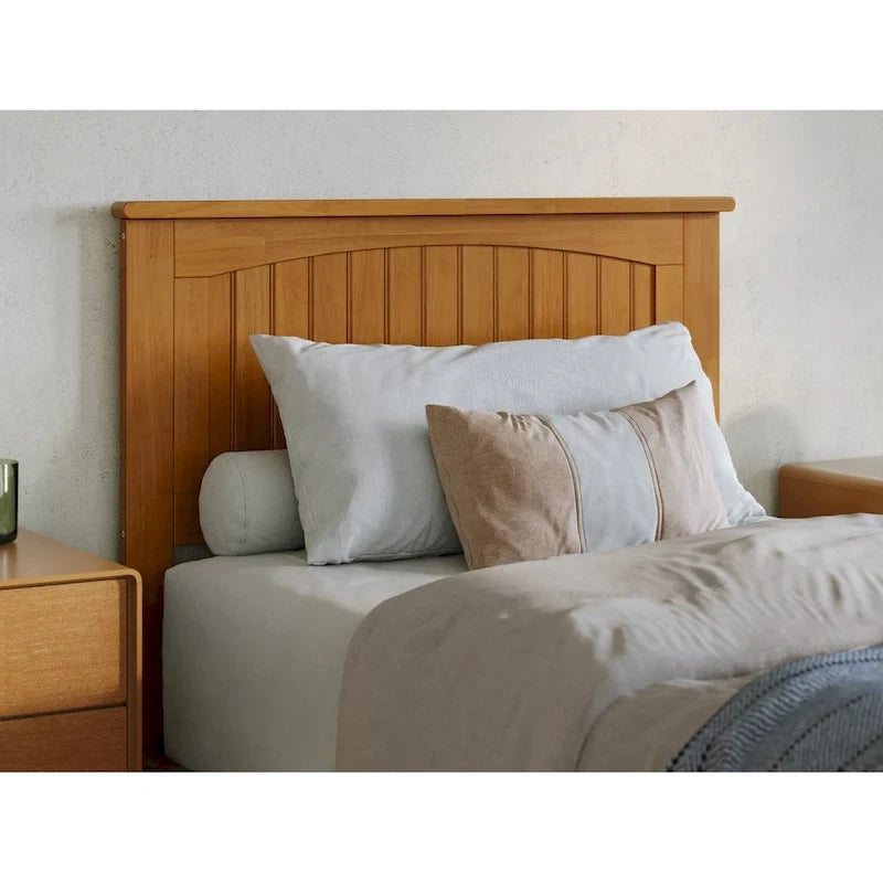 Lit plateforme profil bas, tête de lit à panneaux rainurés, pied de lit assorti, lattes en bois, 2 ports USB, bois massif, couleur Toffee Clair, Twin XL, 1 personne