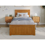 Lit plateforme profil bas, tête de lit à panneaux rainurés, pied de lit assorti, lattes en bois, 2 ports USB, bois massif, couleur Toffee Clair, Twin XL, 1 personne