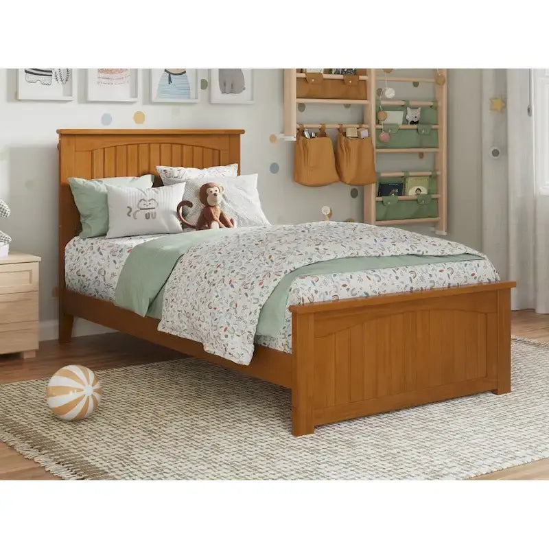Lit plateforme profil bas, tête de lit à panneaux rainurés, pied de lit assorti, lattes en bois, 2 ports USB, bois massif, couleur Toffee Clair, Twin XL, 1 personne