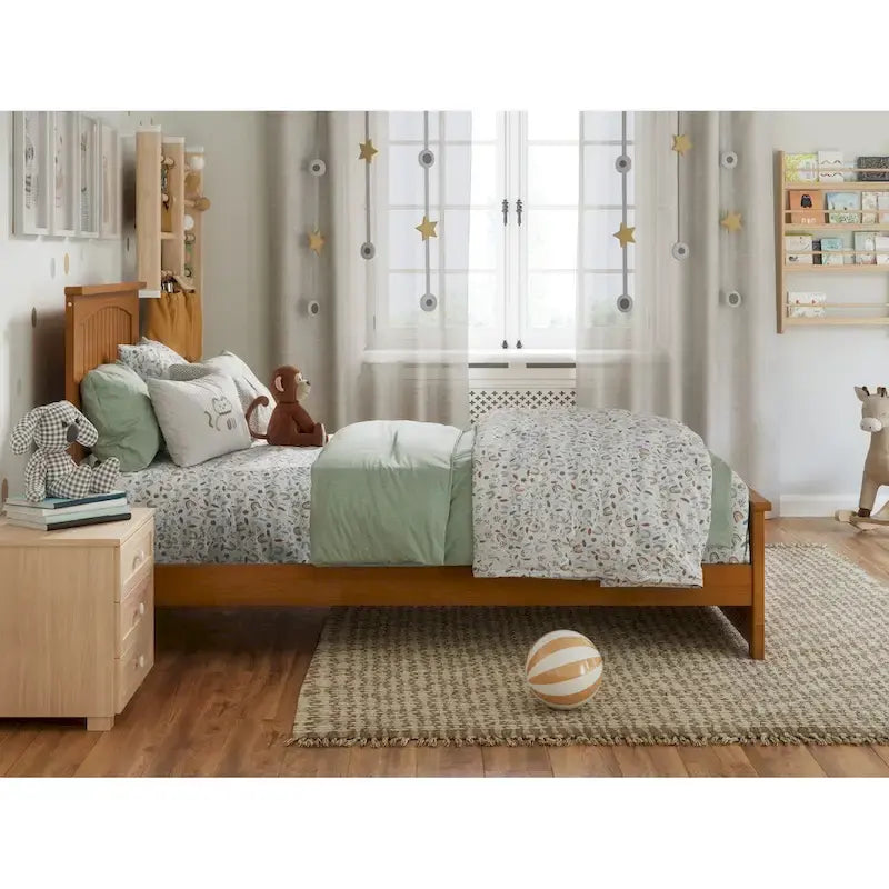 Lit plateforme profil bas, tête de lit à panneaux rainurés, pied de lit assorti, lattes en bois, 2 ports USB, bois massif, couleur Toffee Clair, Twin XL, 1 personne