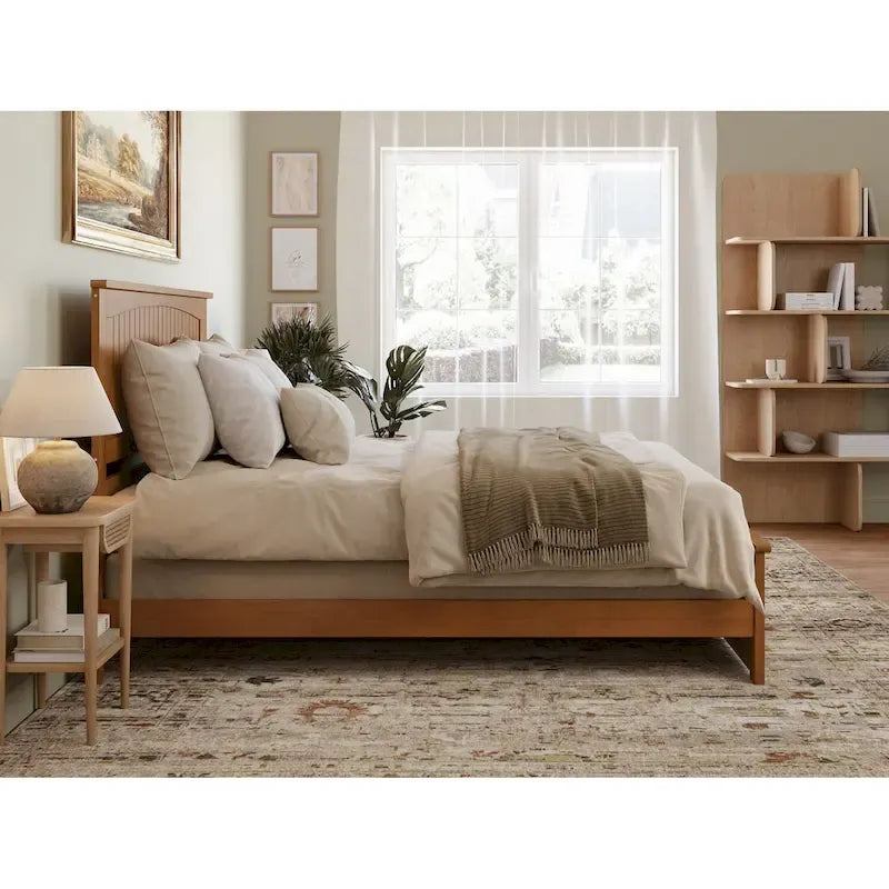 Lit plateforme profil bas, tête de lit à panneaux rainurés, pied de lit assorti, lattes en bois, 2 ports USB, bois massif, couleur Toffee Clair, Twin XL, 1 personne