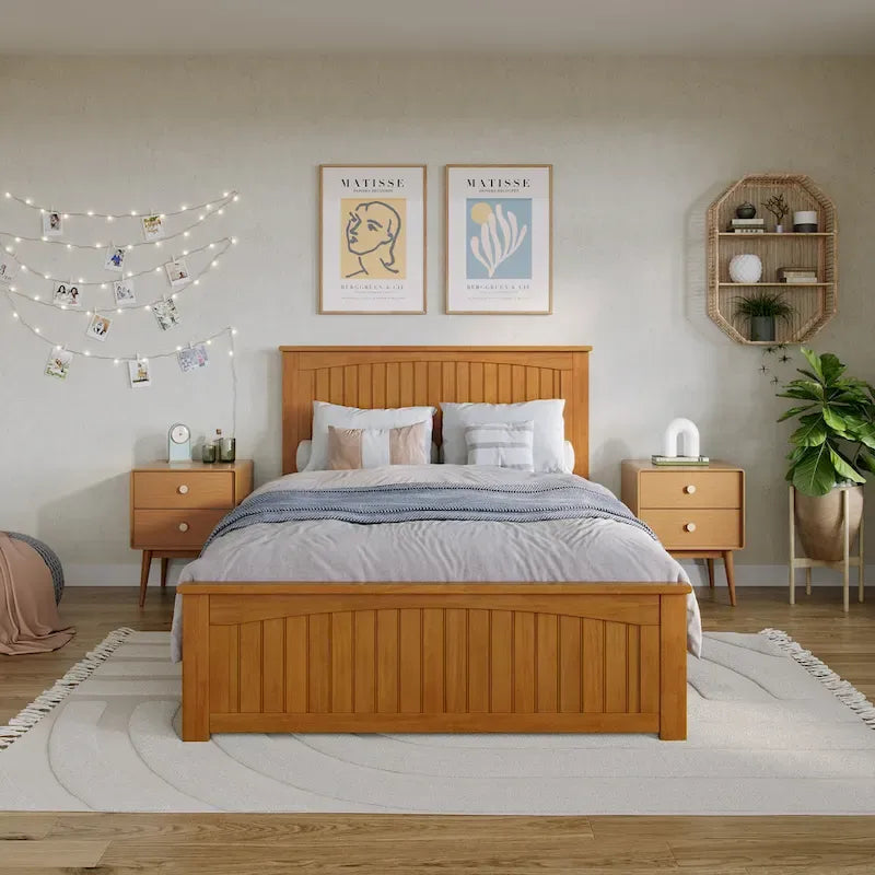 Lit plateforme profil bas, tête de lit à panneaux rainurés, pied de lit assorti, lattes en bois, 2 ports USB, bois massif, couleur Toffee Clair, Twin XL, 1 personne