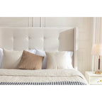 Lit double rembourré, tête de lit à oreilles, capitonné, garniture cloutée, tissu velours, lattes en bois, bleu/ivoire, pour 2 personnes